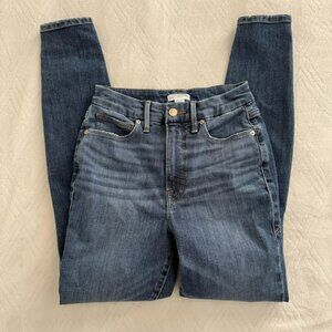 Good American Jeans Women's 4 / 27 Good Waist Distressed GW075T